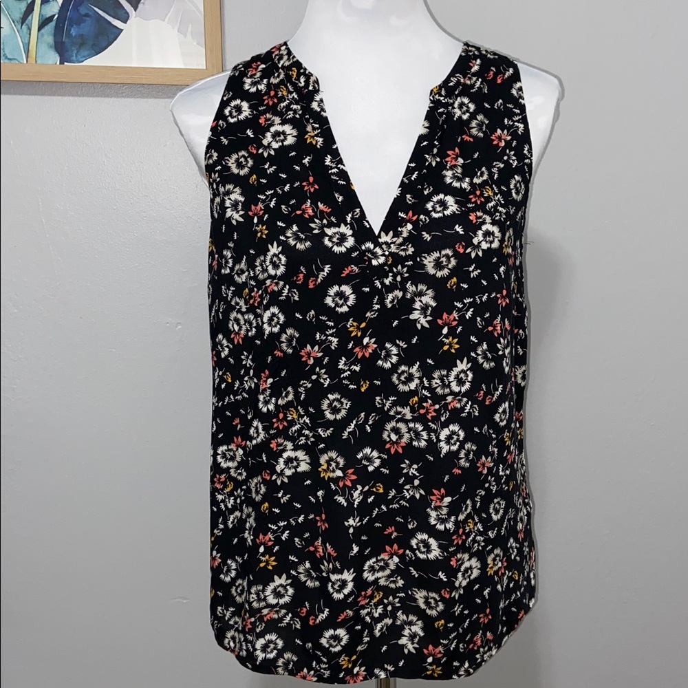 Gap v-neck blouse sleeveless blouse